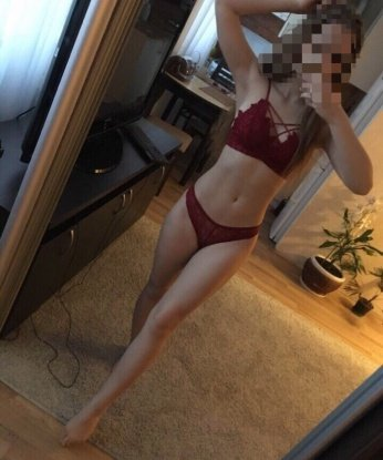 У меня есть много способностей, чтобы удовлетворить тебя и оставить воспоминания на всю жизнь. Мои услуги включают классический секс, оральные ласки, массаж и многое другое. У меня есть фото, чтобы ты мог увидеть, насколько я привлекательна. Обрати внимание на положительные отзывы о моей работе. Живу в Москве, и готова встретиться с тобой, чтобы сделать твои фантазии реальностью. 💋😈🔥🇷🇺 Александра